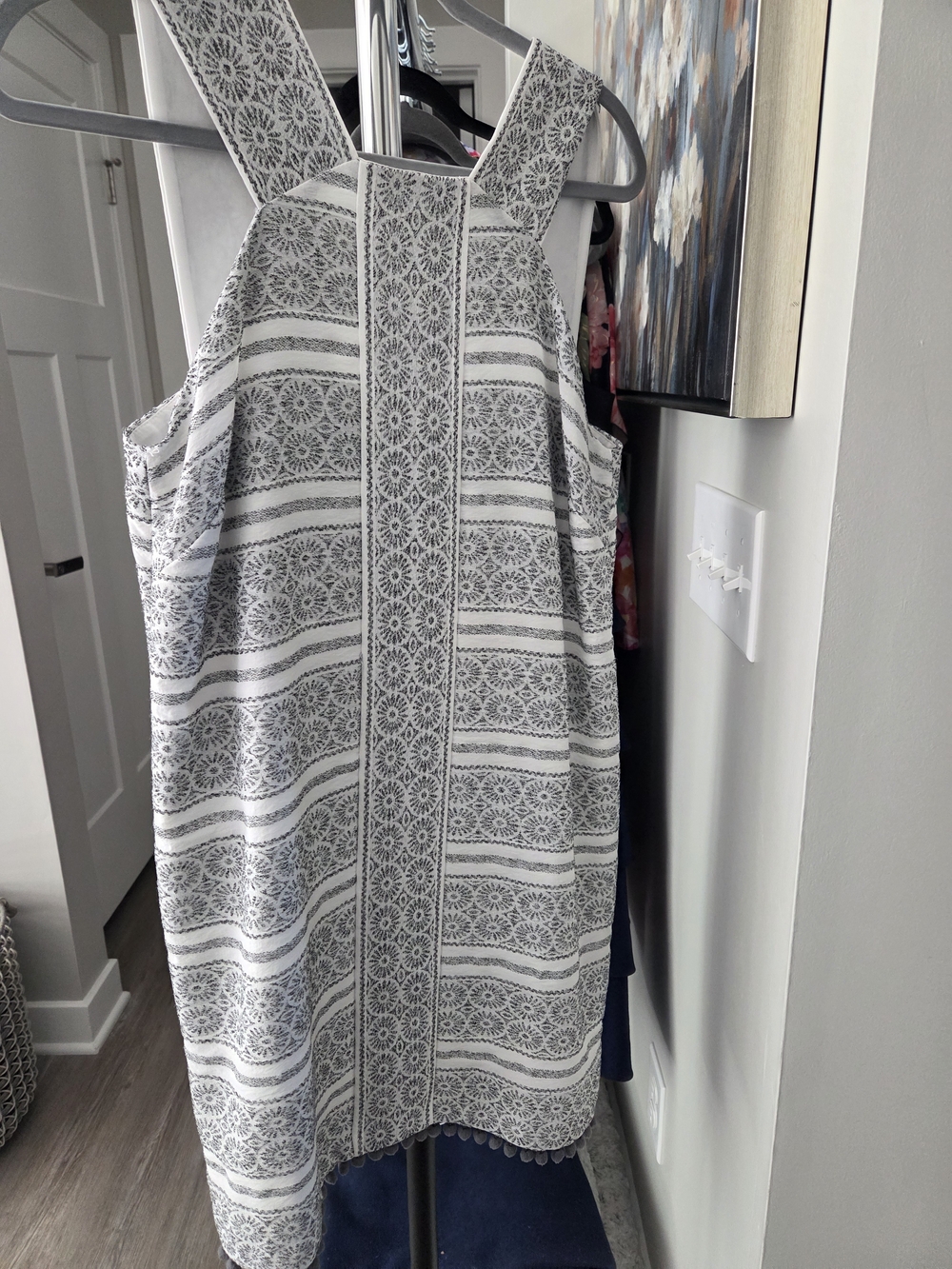 Maggy London White & Gray Patterned Mini Dress